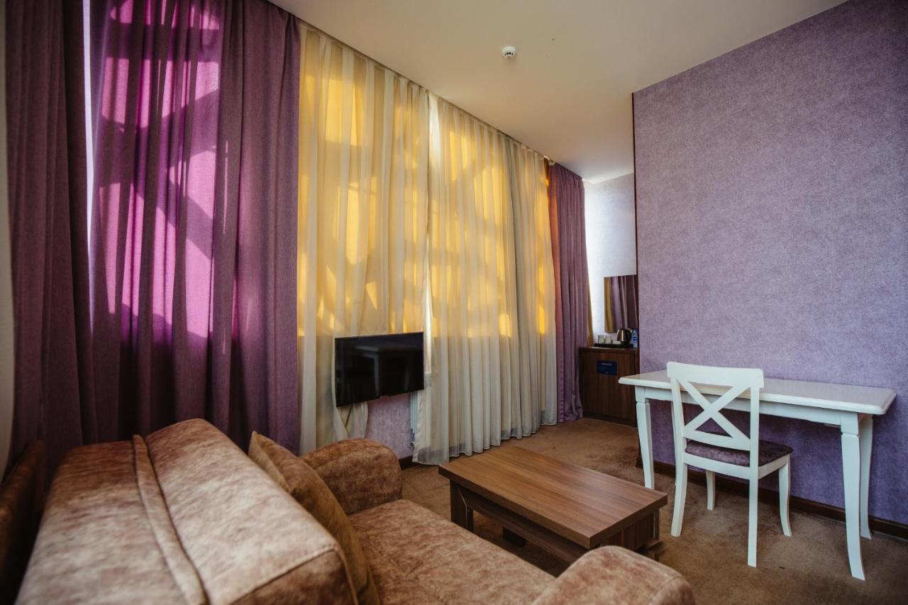 Alison Hotel Bakoe Buitenkant foto