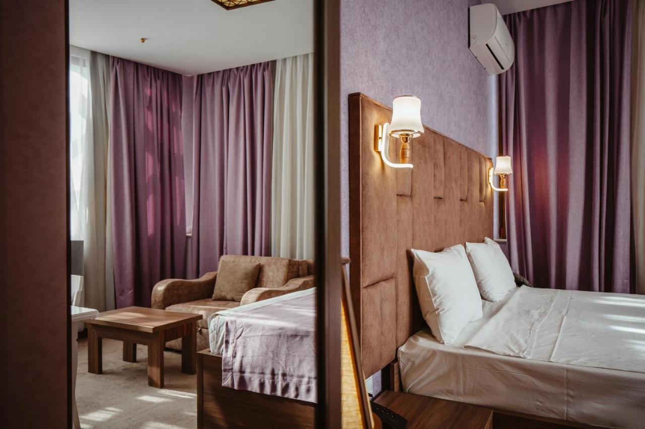 Alison Hotel Bakoe Buitenkant foto