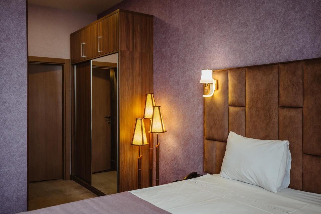 Alison Hotel Bakoe Buitenkant foto