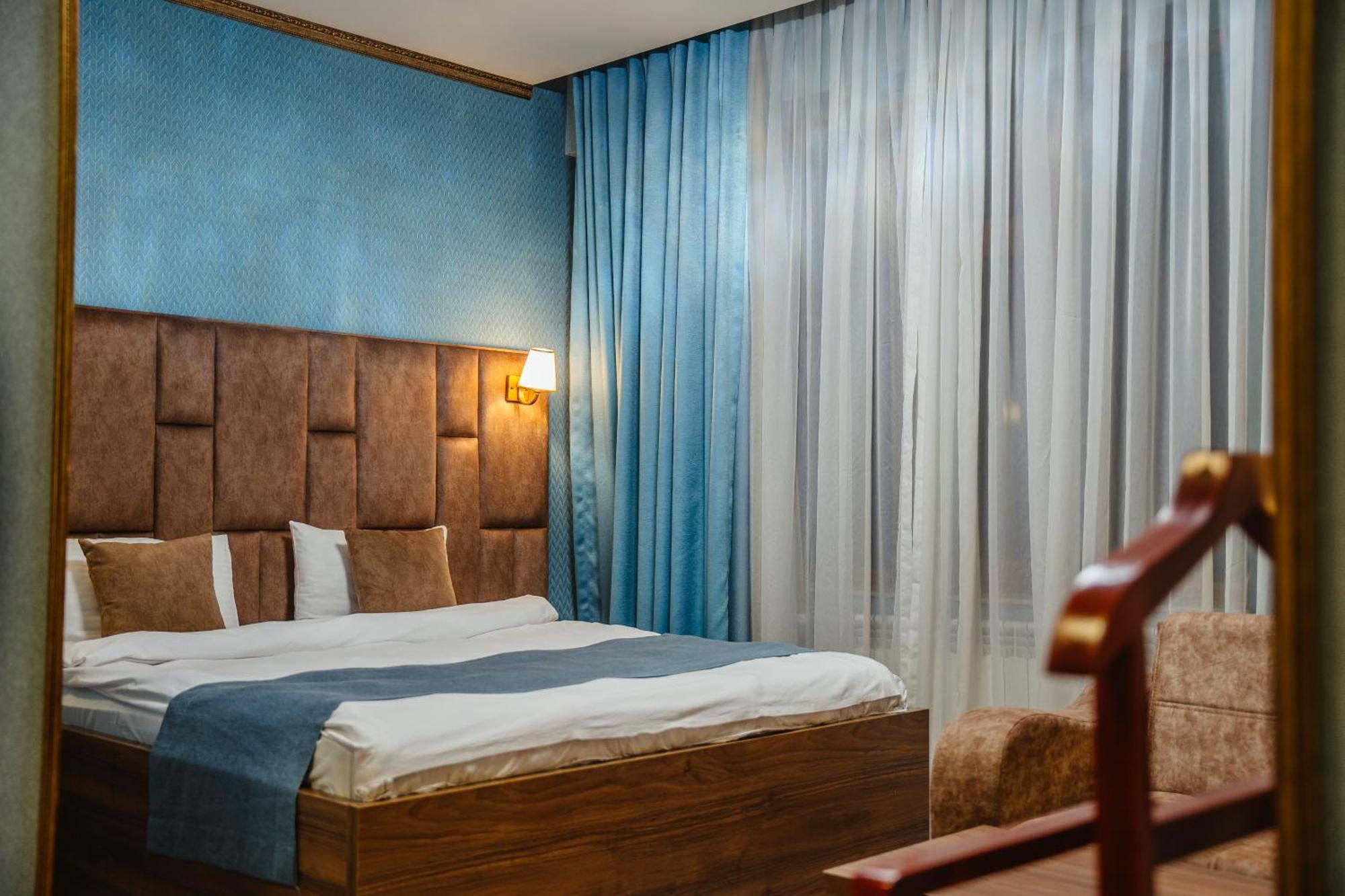Alison Hotel Bakoe Buitenkant foto