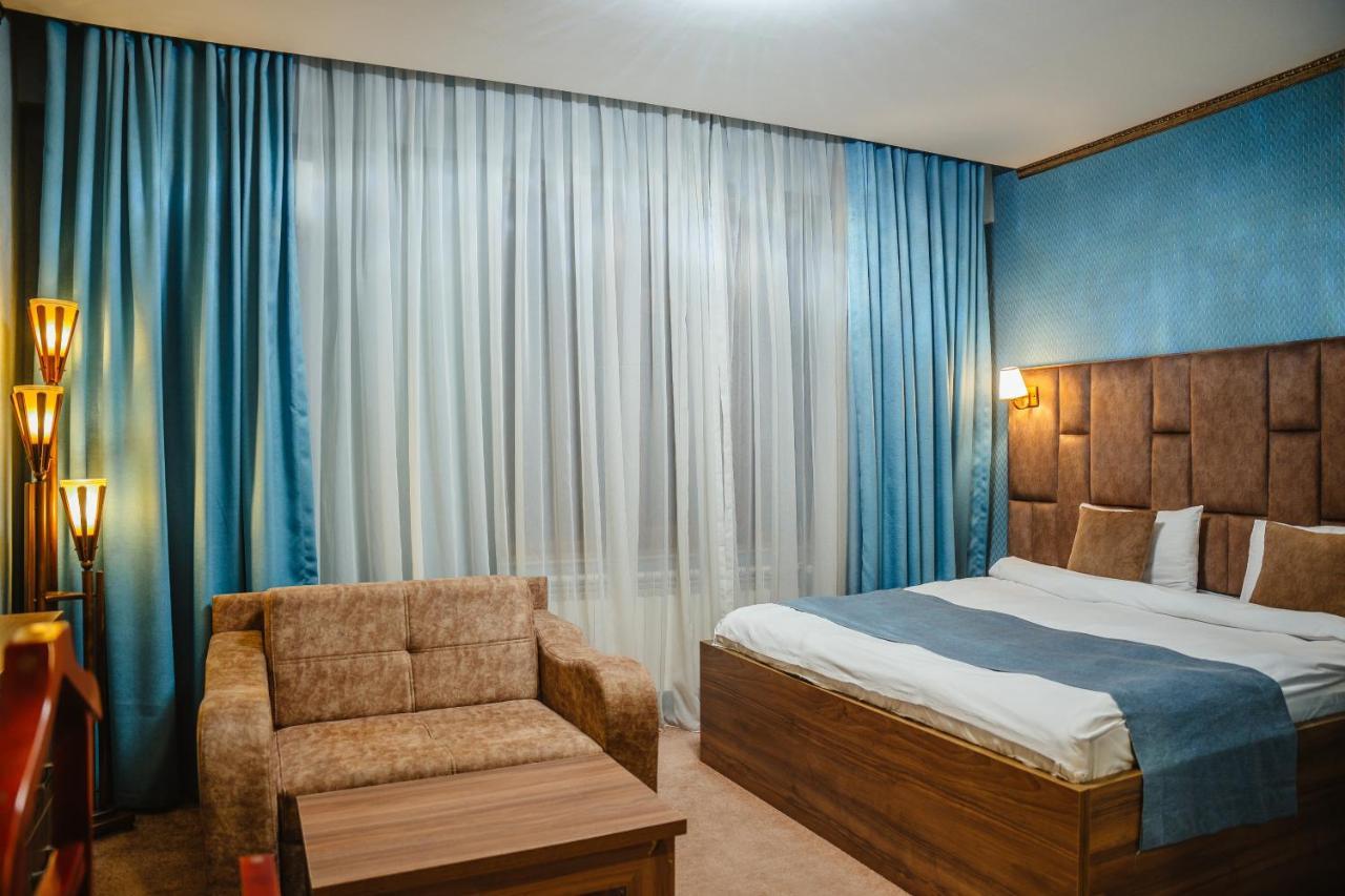 Alison Hotel Bakoe Buitenkant foto