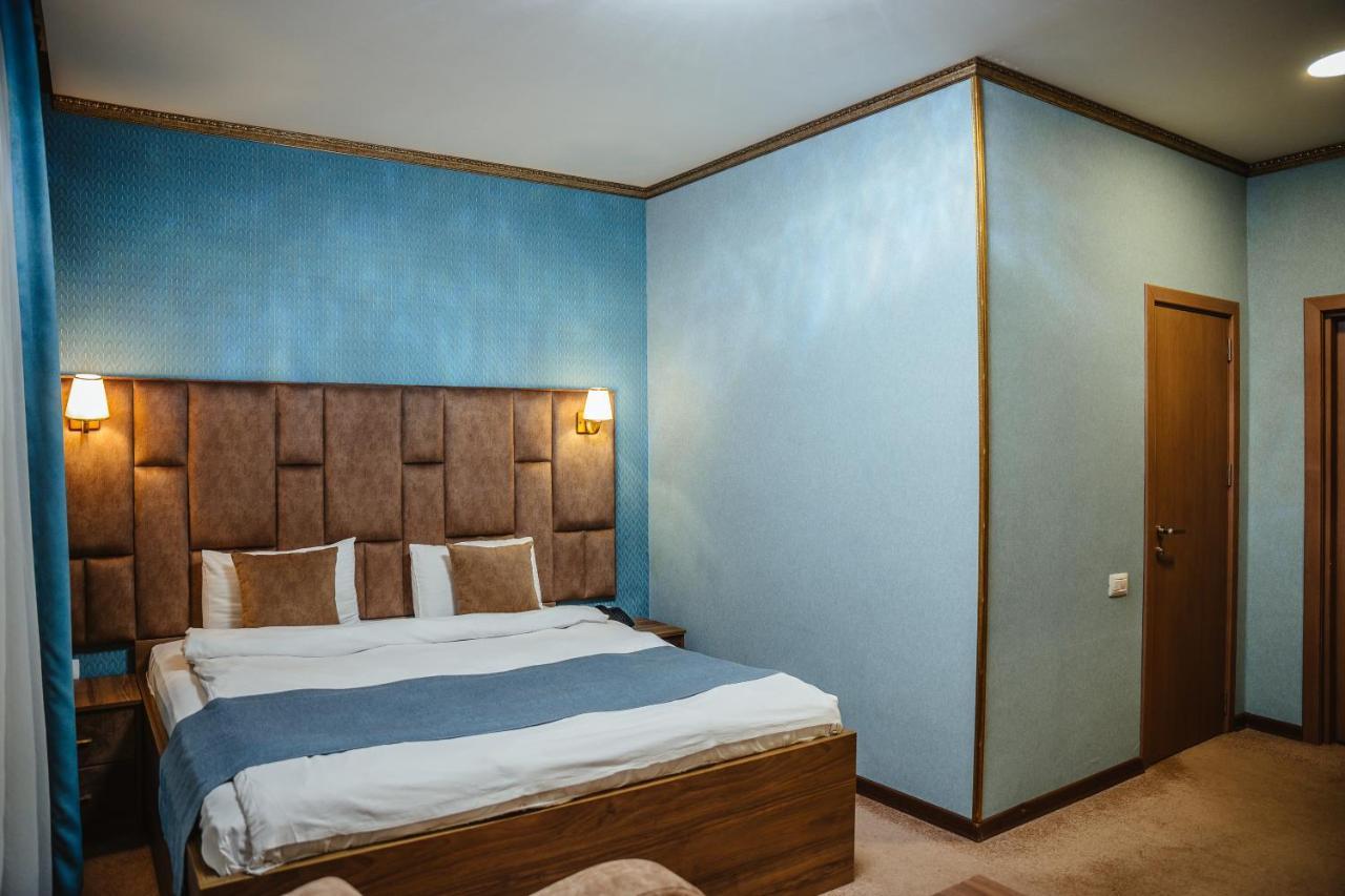 Alison Hotel Bakoe Buitenkant foto