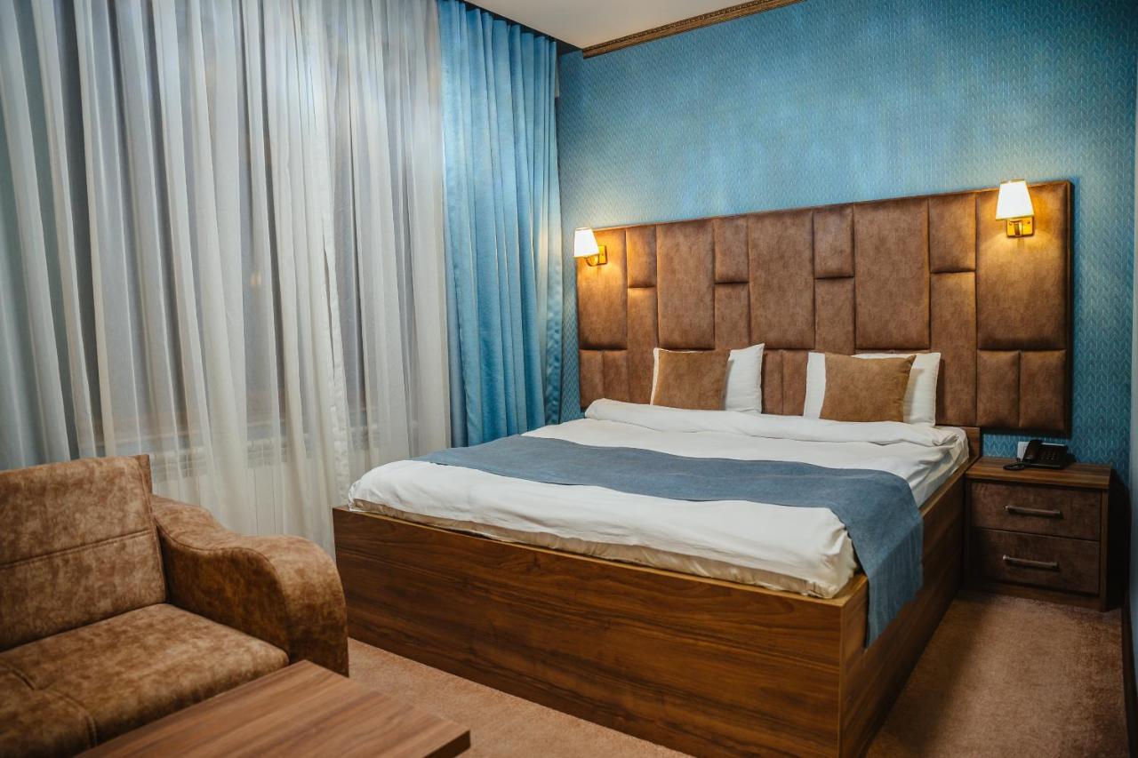 Alison Hotel Bakoe Buitenkant foto