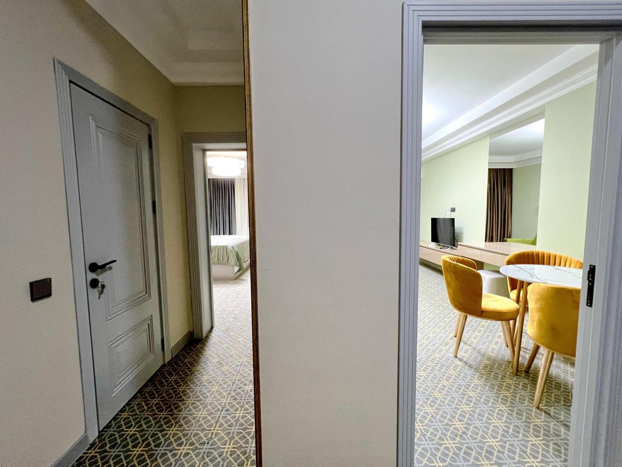 Alison Hotel Bakoe Buitenkant foto