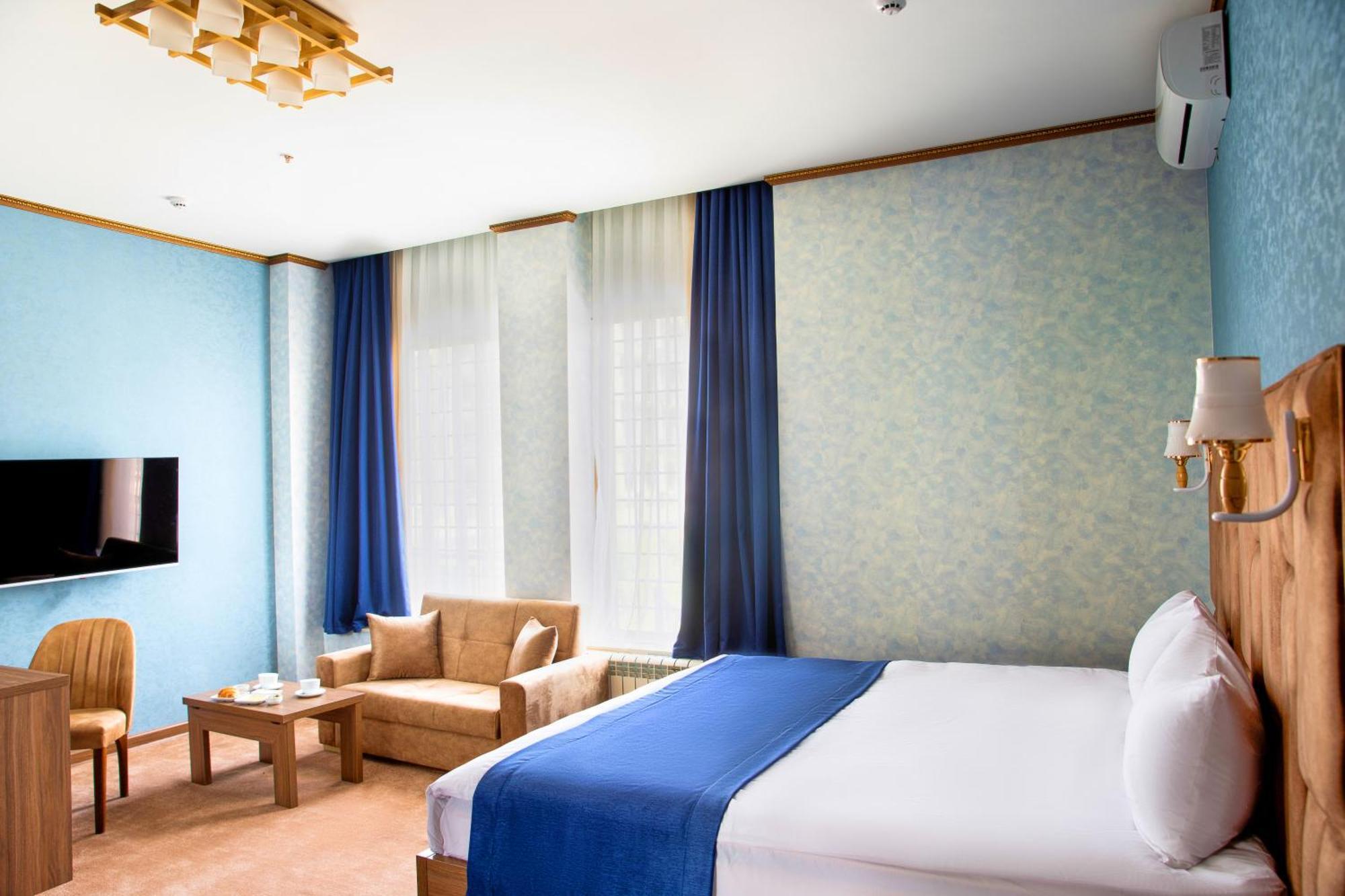 Alison Hotel Bakoe Buitenkant foto